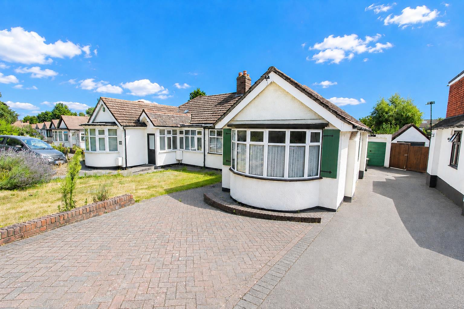 2 bed property in Plough Lane, Wallington